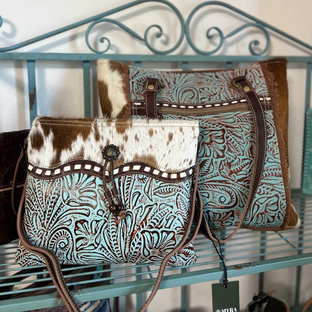 NEW Embossed green leather cowhide Floral Myra Bag ClutchCrossbody Small purse - Picture 4 of 9